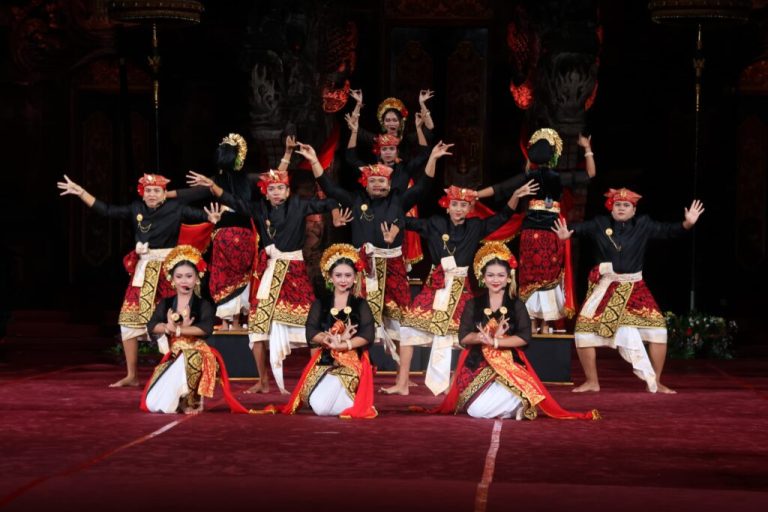 Srikandi Tabanan Tampil Memukau Meski Diguyur Hujan