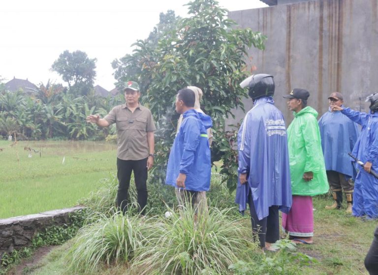 Bupati Kembang Tinjau Lokasi Banjir