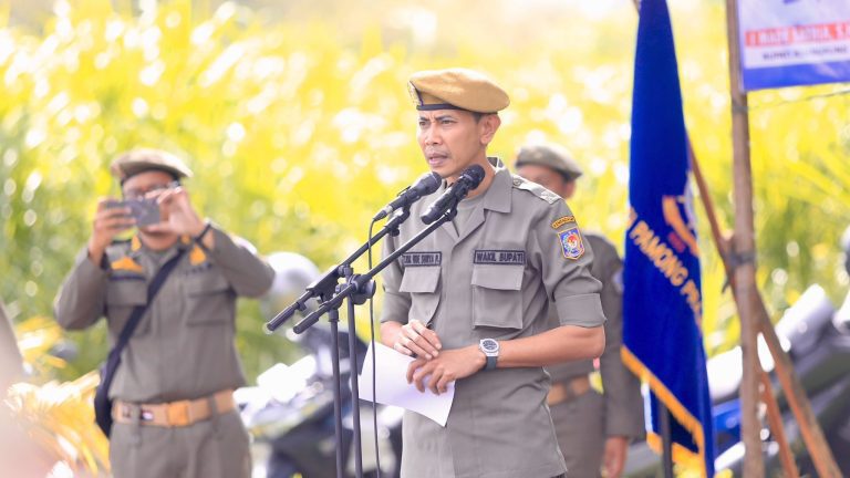 Wabup Tjok Surya : Berikan Contoh Sebagai Penegak Perda