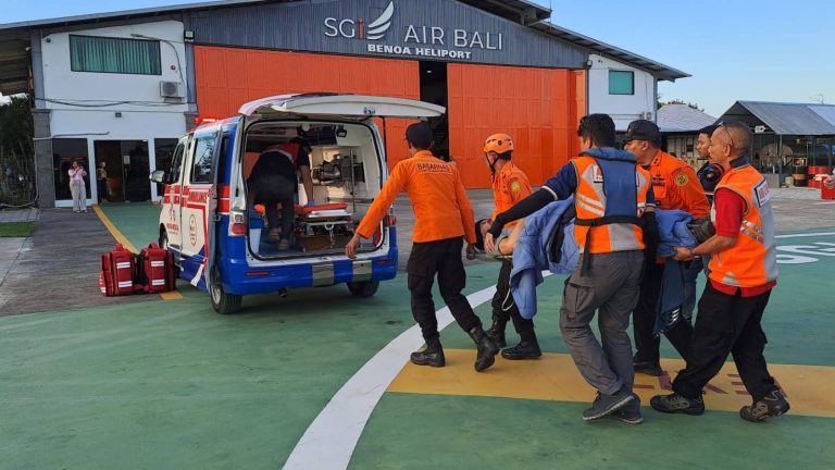 Dua Pendaki Asing Dievakuasi dari Rinjani Lewat Jalur Udara