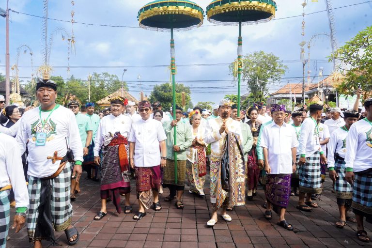 Pangelingsir Puri Mengwi Dinobatkan Ida Cokorda Mengwi XIII