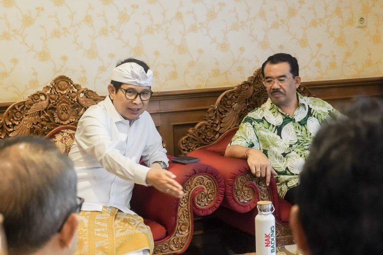 Pemkab Badung Bahas Program Satu Keluarga Satu Sarjana