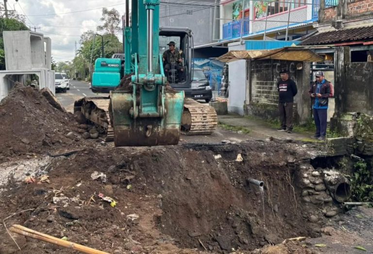 Pemkab Tabanan Percepat Perbaikan Jalan Kerambitan–Pasut
