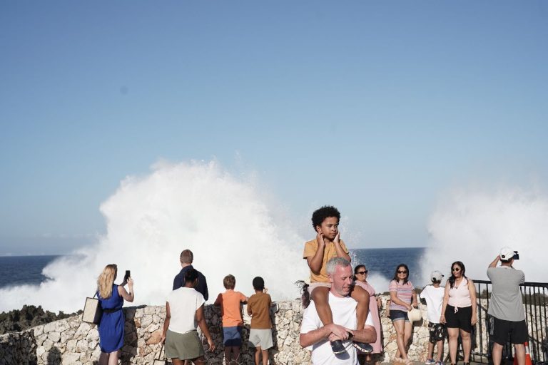 Wisatawan Dilarang Kunjungi Waterblow Nusa Dua