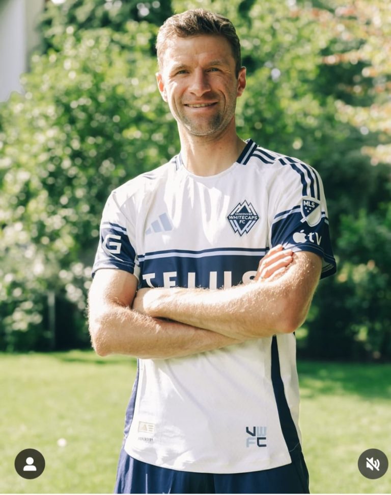 Setelah 15 Tahun, Kini Muller Ganti Jersey