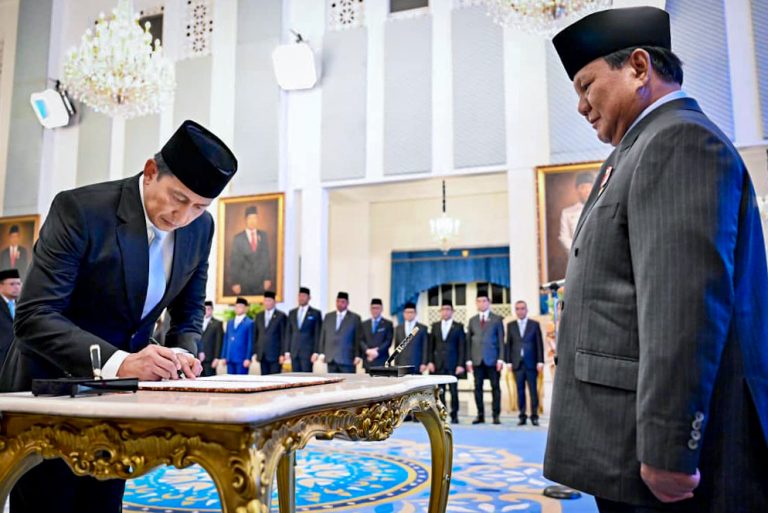 Presiden Lantik Kepala Staf Kepresidenan hingga Badan Komunikasi