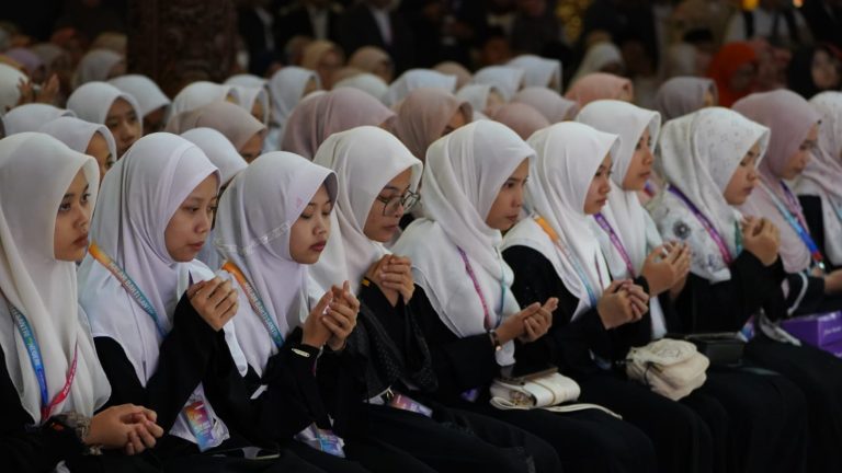 Ribuan Santri Doakan Korban Ambruknya Gedung di Ponpes Al Khoziny