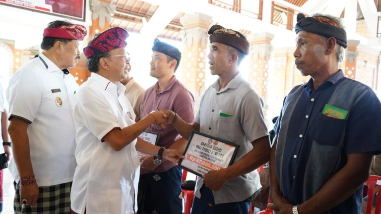 Korban Bencana Banjir di Tabanan dan Jembrana Terima Bantuan