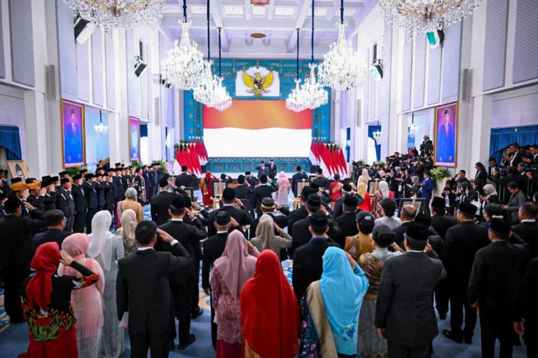 Presiden Anugerahkan Gelar Pahlawan Nasional ke 10 Tokoh Ini, Simak Jasanya untuk Indonesia