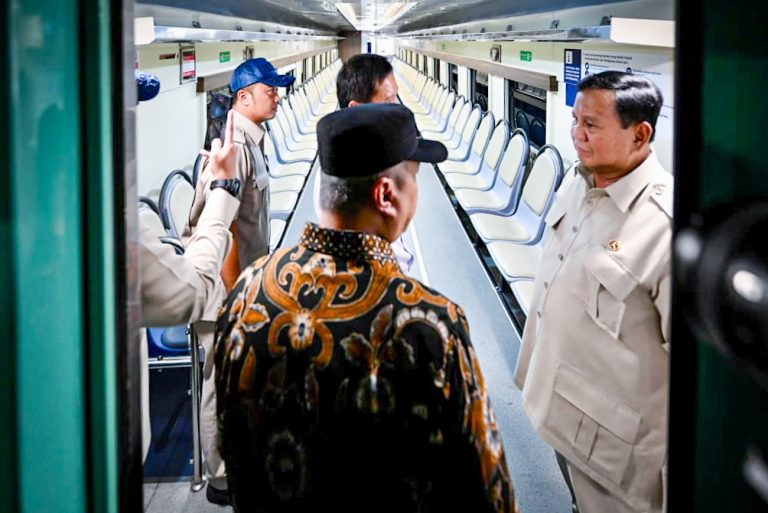 Presiden Tinjau Kereta Khusus Pedagang dan Petani