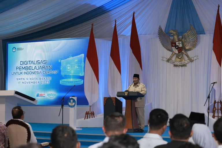 Pelajar di Wilayah 3T Jadi Prioritas Penerima Papan Interaktif di Sekolah