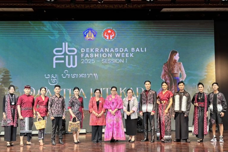 Dekranasda Tabanan Tampilkan Karya “Triwastra”