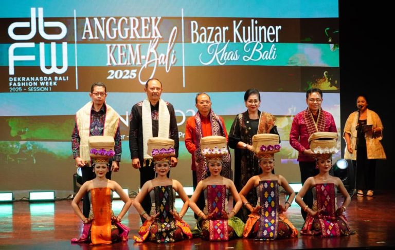 Gubernur Koster Buka Dekranasda Bali Fashion Week 2025