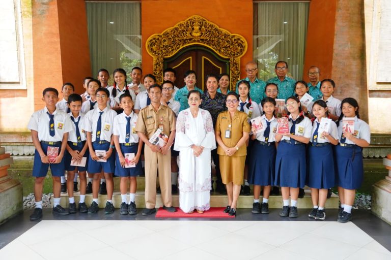 Ketua TP PKK Bali Dukung Siswa SMPN 1 Denpasar