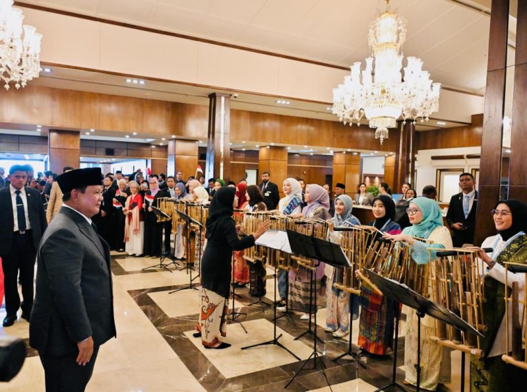 Melawat ke Pakistan, Presiden Prabowo Disambut Alunan Angklung