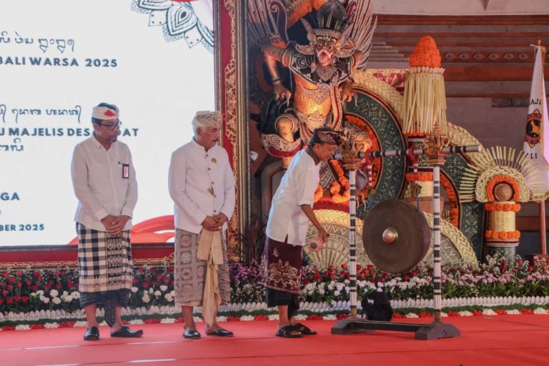 Gubernur Koster Tegaskan Desa Adat sebagai Pondasi Utama Kehidupan Masyarakat Bali