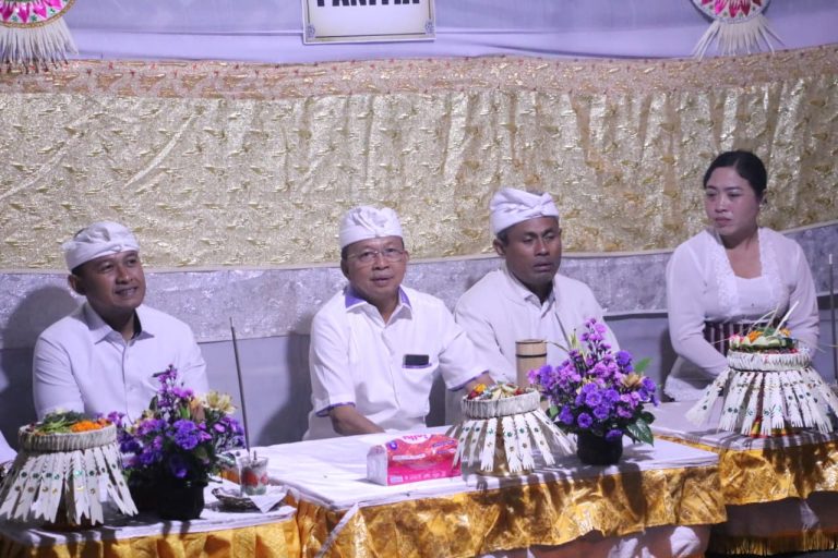 Gubernur Koster Hadiri Pujawali Pura Luhur Pucak Padang Dawa Tabanan