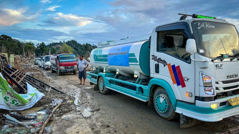 Puluhan Truk Tangki Air Bersih Dikirim ke Lokasi Bencana Sumatera