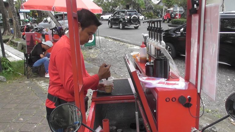 Fenomena Kopi Keliling Ala Coffee Shop yang Kian Menjamur di Bali
