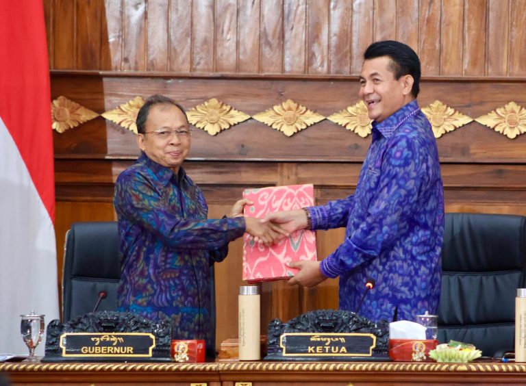 Gubernur Bali Sampaikan Dua Raperda