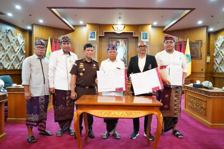 Gubernur Koster Teken Perjanjian Pemanfaatan Tanah Kawasan Nusa Dua