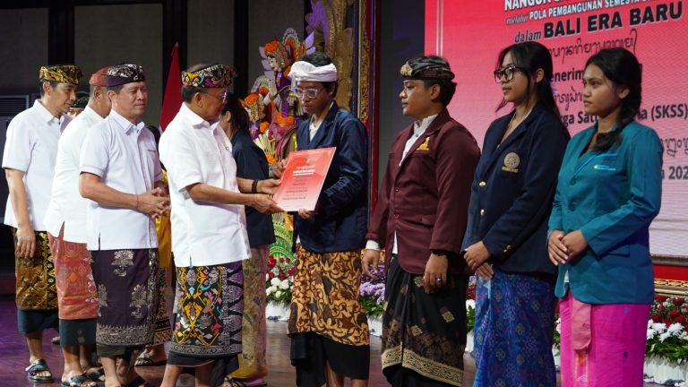 Gubernur Koster Perkuat Akses Pendidikan Tinggi Lewat Program SKSS