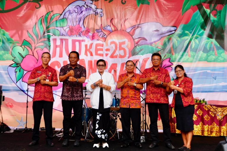 Ny. Putri Koster Ajak Siswa SMAN 1 Kuta Bangun Karakter Berprestasi dan Sadar Lingkungan