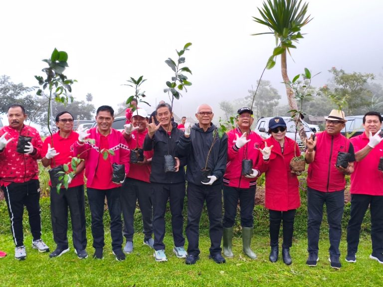 PDIP Bali “Merawat Pertiwi” dengan Tanam Pohon dan Lepas Ribuan Ikan