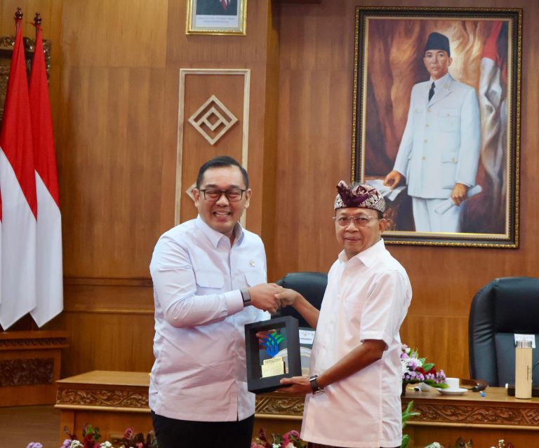 Gubernur Koster Tegaskan Investasi Harus Berpihak pada Masyarakat Lokal