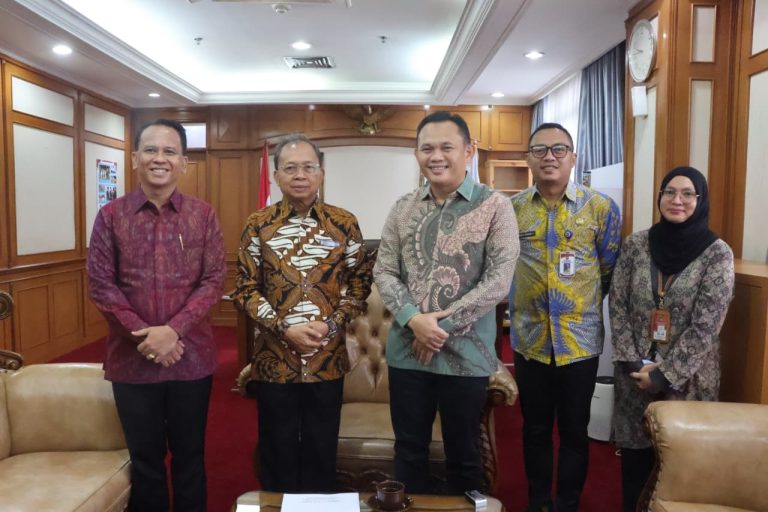 Gubernur Koster Laporkan Raperda Penyertaan Modal BPD Bali ke Mendagri