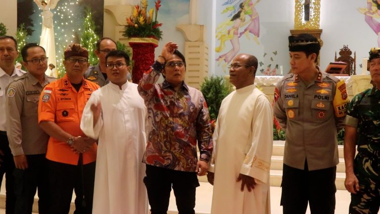 Wagub Giri Prasta Tinjau Pengamanan Malam Tahun Baru di Kuta