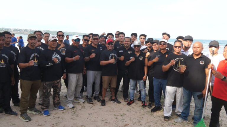 Baladika Bali Kerahkan Ribuan Relawan Bersihkan Pantai Kedonganan