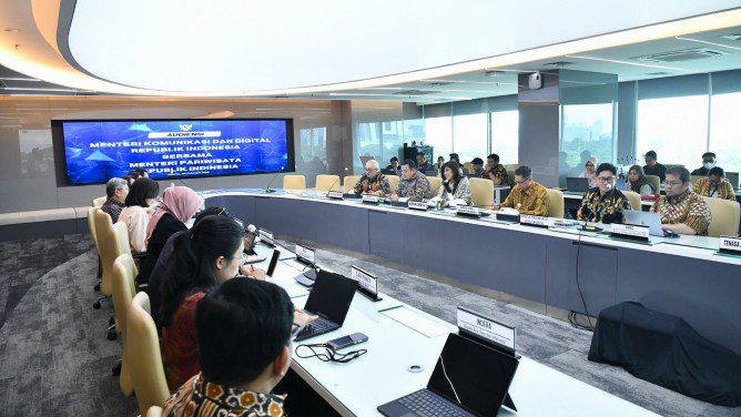 Rugikan Ekonomi Daerah, Komdigi-Kemenpar akan Tertibkan OTA Belum Berizin