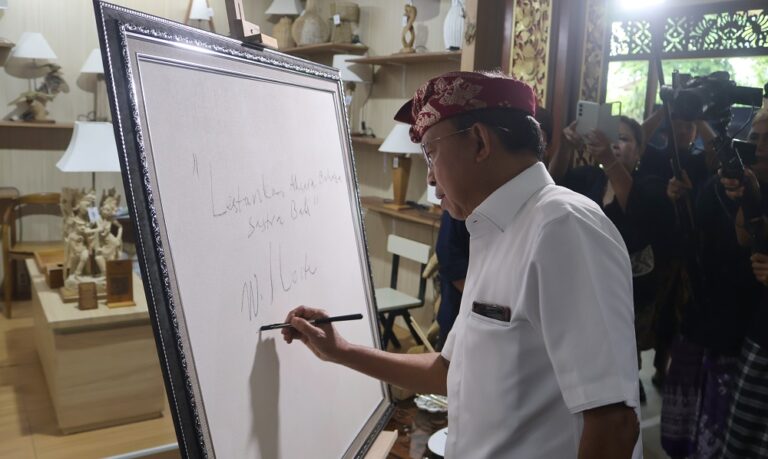 Aksara Bali Harus Tampil di Semua Ruang