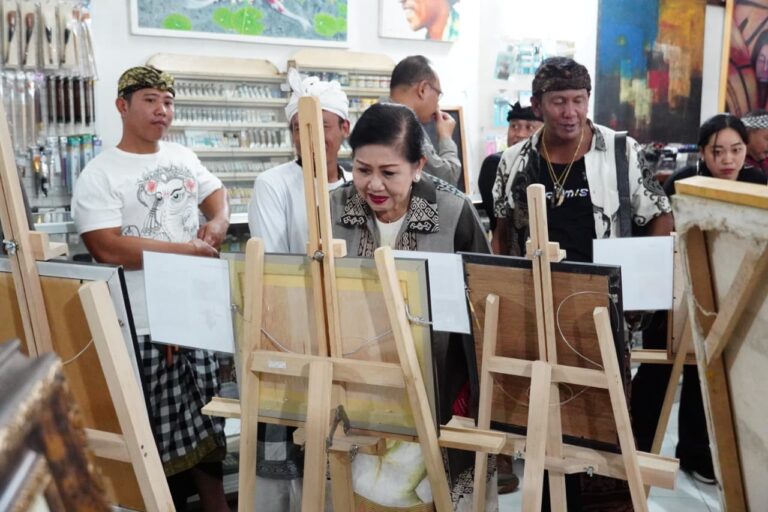 Seniman Lukis Diminta Terus Ajegkan Gaya Lukisan Bali Asli