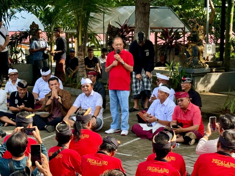 Gubernur Koster Bantu Seragam untuk 503 Pecalang Desa Adat Buleleng