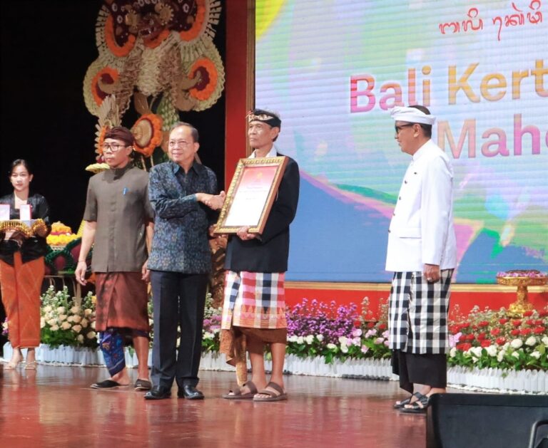 Gubernur Koster Tutup Bulan Bahasa Bali VIII