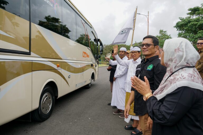 Bupati Adi Arnawa Lepas Mudik Gratis 2026, Bukti Kepedulian dan Keharmonisan Antar Umat Beragama