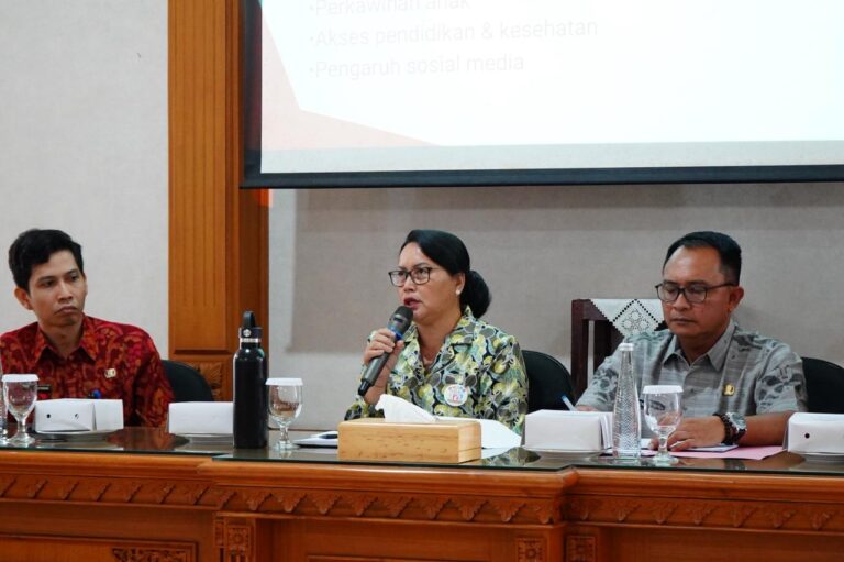 Ketua Forum Puspa Bali dalam sosialisasi Kabupaten Layak Anak (KLA) di Badung.