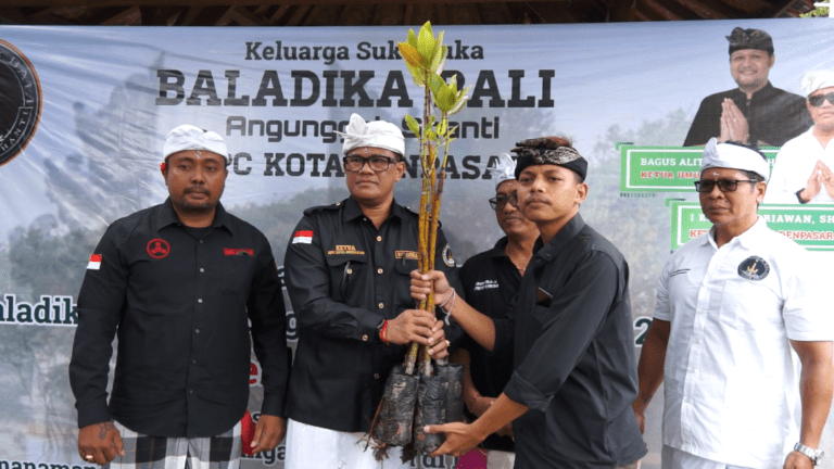 Baladika Bali Anggungah Shanti Tanam 150 Mangrove