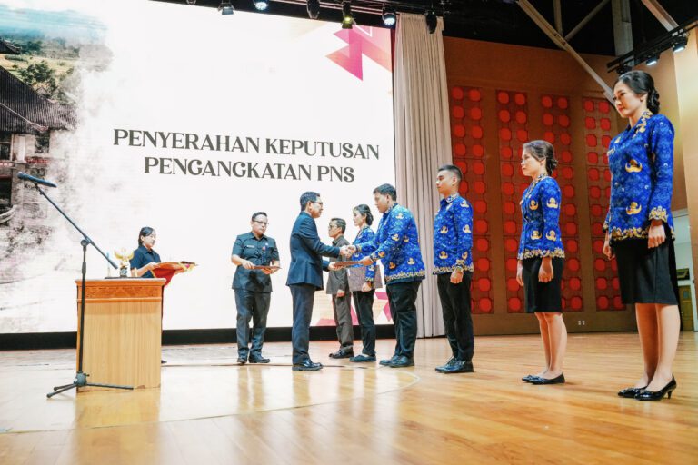 Bupati Adi Arnawa Tekankan Peran Strategis Dukcapil dan Kinerja Inovatif PNS