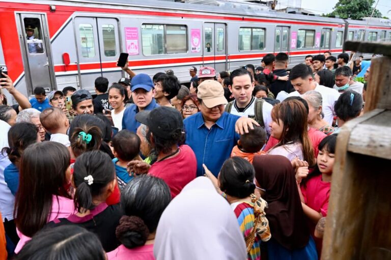 Presiden Prabowo Kunjungi Pemukiman Padat di Senen