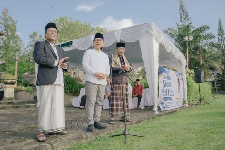 Bupati Adi Arnawa Hadiri Shalat Id di Puspem Badung