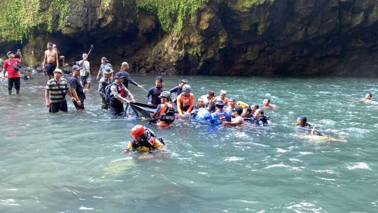 Korban Tenggelam di Air Terjun Tembok Barak Ditemukan Meninggal Dunia