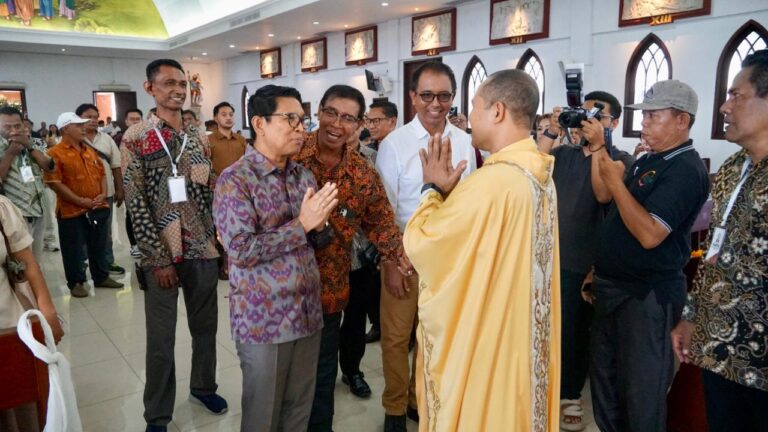 Perkuat Toleransi, Bupati Badung Hadiri Paskah di Puja Mandala
