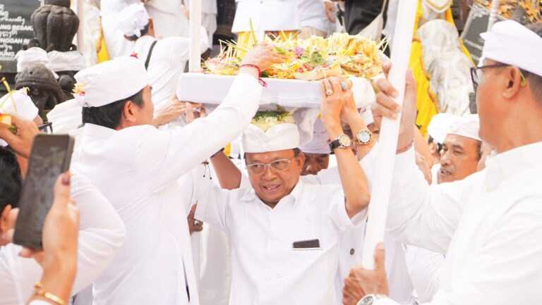 Karya IBTK di Besakih Harus Berjalan Tertib dan Khidmat