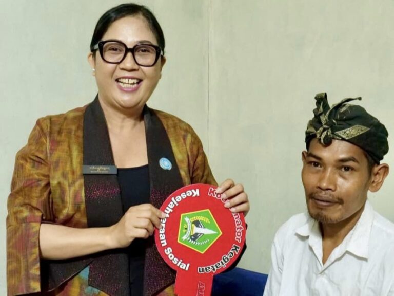 Bunda Rai Pimpin Aksi Sosial Bergerak dan Berbagi di Baturiti dan Marga