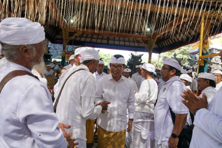 Bupati Badung Hadiri Pujawali Mejelihan di Pura Luhur Bhujangga Waisnawa