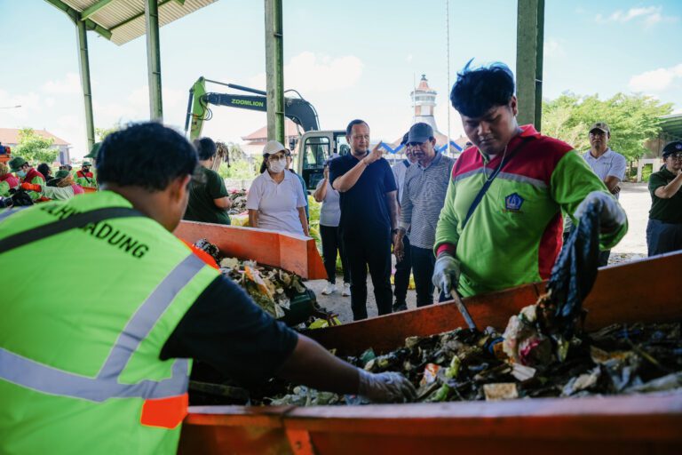 Wabup Badung Sidak TPST Mengwitani