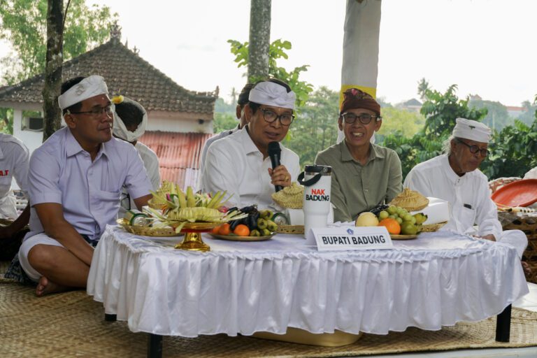 Bupati Adi Arnawa Hadiri Ngenteg Linggih di Subak Aban